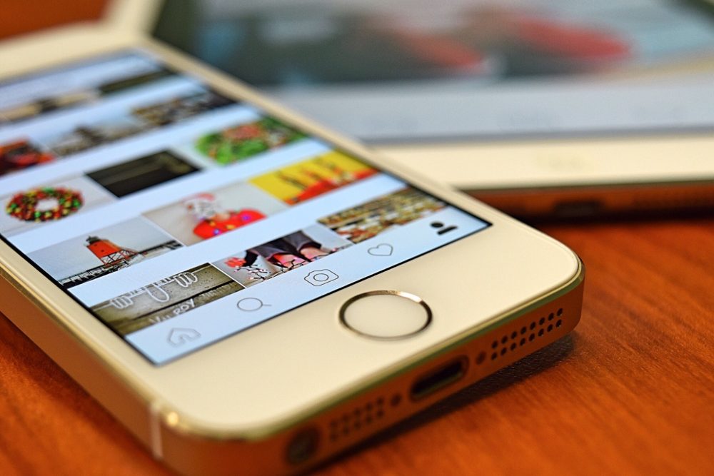silver iphone 5s showing instagram 163184